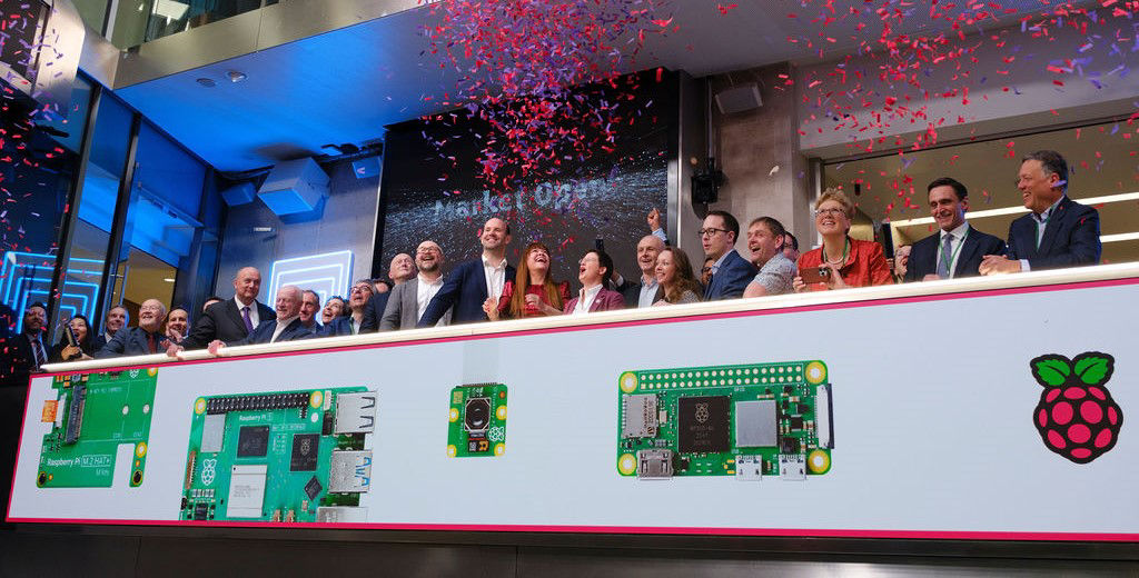 The team celebrating on the balcony at LSEG during the welcome ceremony.